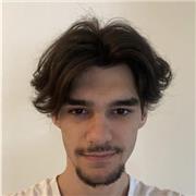 Actuellement en licence d’allemand, je pourrais enseigner l’histoire, les langues, mais encore la grammaire